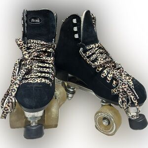 Moxi Panther Roller Skates